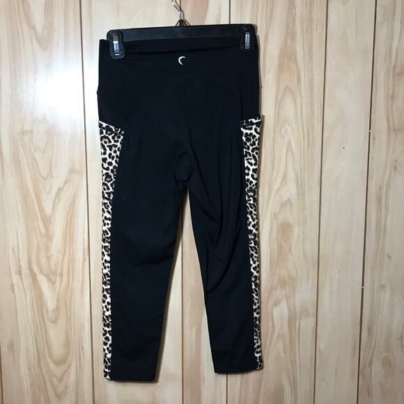 Zyia Active Leopard Striped Black Side Pockets Capri Leggings 6-8 - Picture 2 of 4